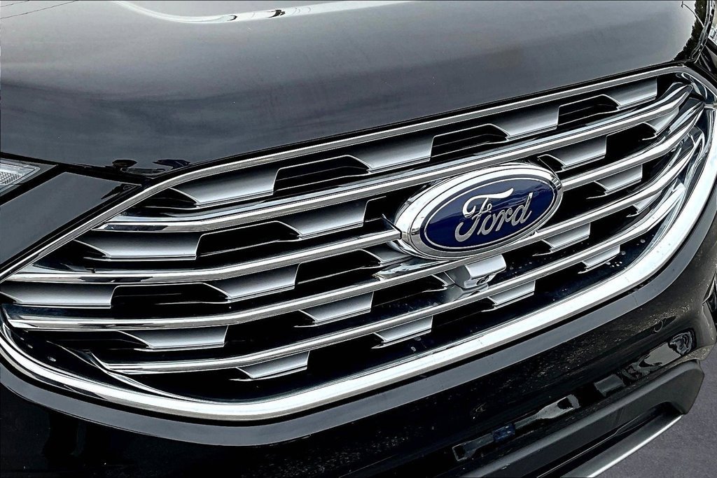 Certified 2024 Ford Edge Titanium w/ Equipment Group 301A AWD/4WD image 33