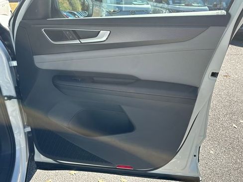 Certified 2025 Volkswagen Atlas Peak Edition SE image 14