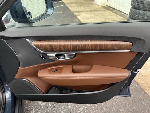 Used 2022 Volvo V90 B6 Cross Country image 20