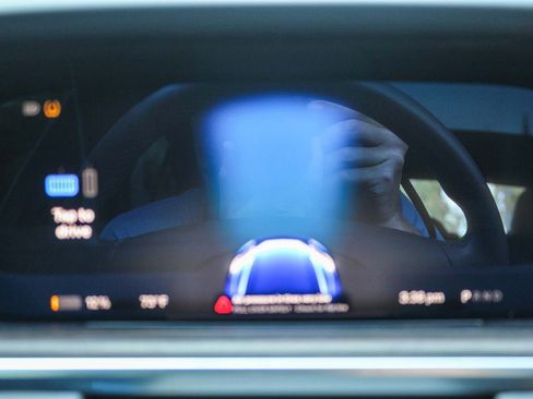 Used 2023 Tesla Model S Standard Range image 24