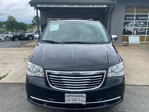 Used 2013 Chrysler Town & Country Touring-L w/ Entertainment Group #2 FWD image 20