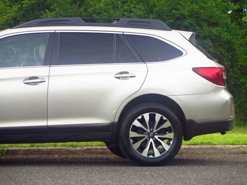 Used 2015 Subaru Outback 2.5i Limited AWD/4WD image 25