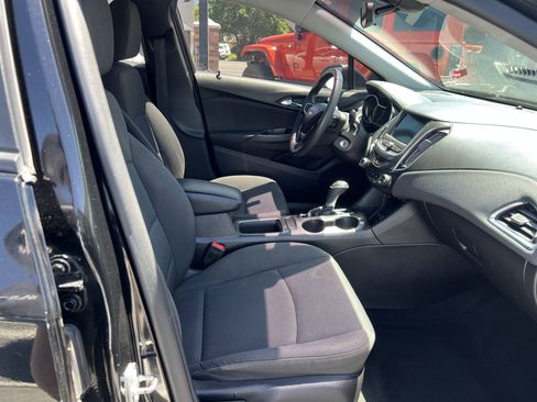 Used 2019 Chevrolet Cruze LS w/ LS Convenience Package FWD image 10