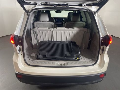 Used 2019 Toyota Highlander XLE image 29