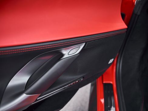 Used 2022 Ferrari SF90 Spider image 40