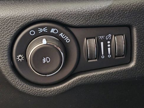 New 2026 Chrysler Pacifica Select w/ S Appearance Package FWD image 23