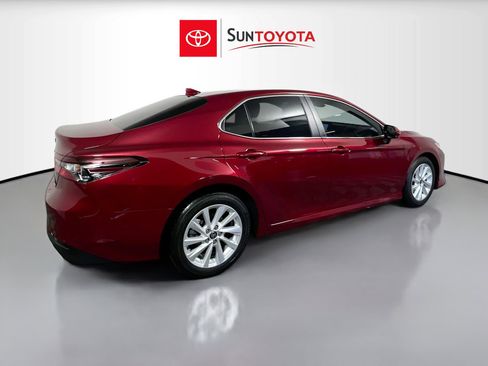 Used 2022 Toyota Camry LE FWD image 4