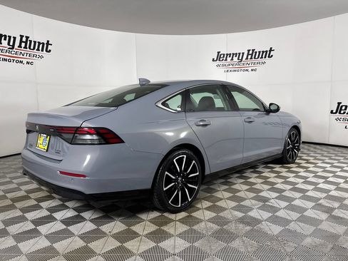 Used 2023 Honda Accord Touring image 4