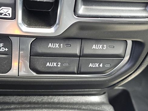 Used 2025 Jeep Gladiator Mojave w/ Convenience Group AWD/4WD image 13