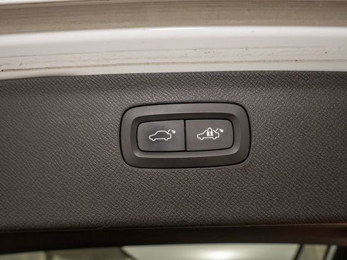 Used 2019 Volvo XC90 T6 Momentum w/ Protection Package Premier image 7