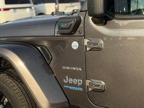 Used 2022 Jeep Wrangler Unlimited Sahara w/ Cold Weather Group image 38