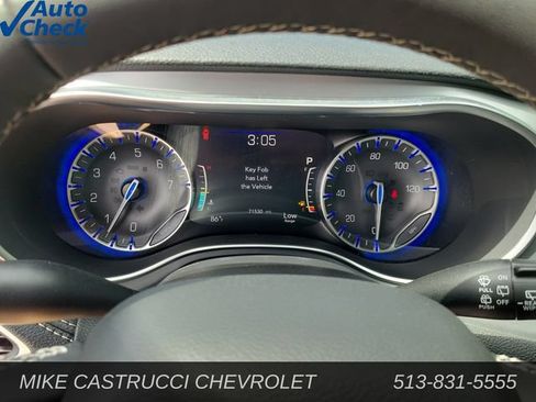 Used 2025 Chrysler Pacifica Limited FWD image 13