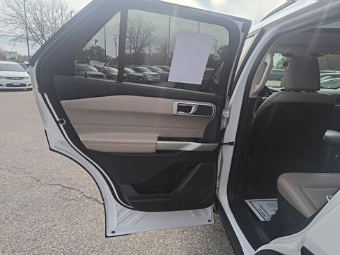 Used 2020 Ford Explorer XLT w/ Equipment Group 202A image 13