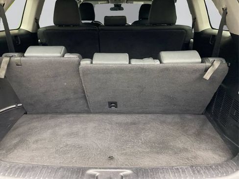 Used 2019 Toyota Highlander LE AWD/4WD image 14