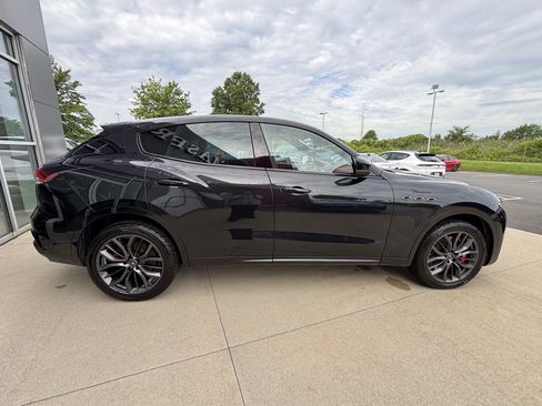 Used 2023 Maserati Levante Modena AWD/4WD image 9