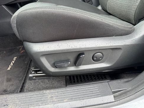 Used 2022 Nissan Rogue SV image 16