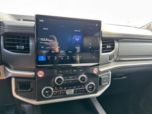 Used 2024 Ford Expedition XLT image 7