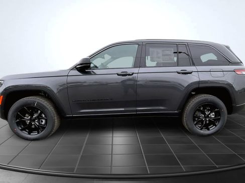 New 2026 Jeep Grand Cherokee Altitude image 3