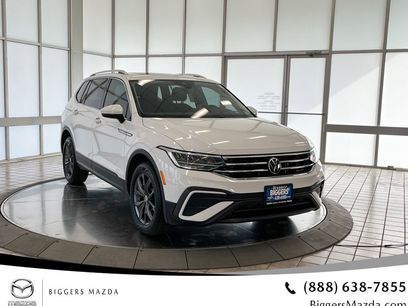 Used 2022 Volkswagen Tiguan SE w/ Panoramic Sunroof Package