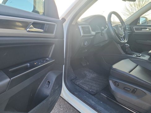 Used 2019 Volkswagen Atlas SE w/ Towing Package image 12