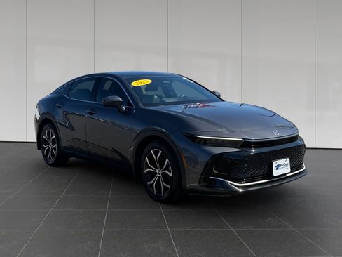 Used 2023 Toyota Crown Limited image 7