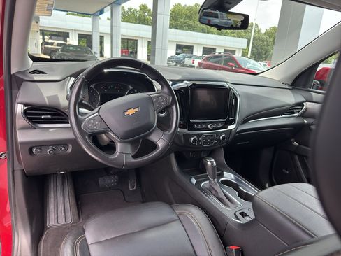 Used 2019 Chevrolet Traverse RS FWD image 8