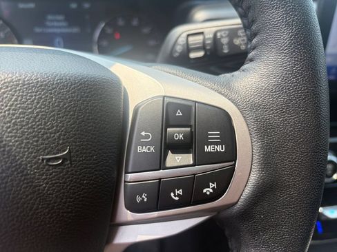 Used 2022 Ford Explorer Limited w/ Equipment Group 301A AWD/4WD image 32