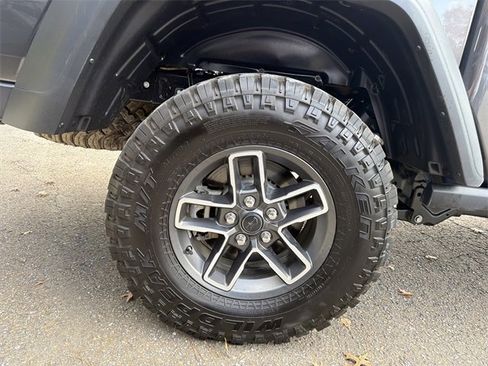 Used 2024 Jeep Gladiator Mojave w/ Convenience Group image 17