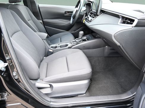 Used 2025 Toyota Corolla LE FWD image 14