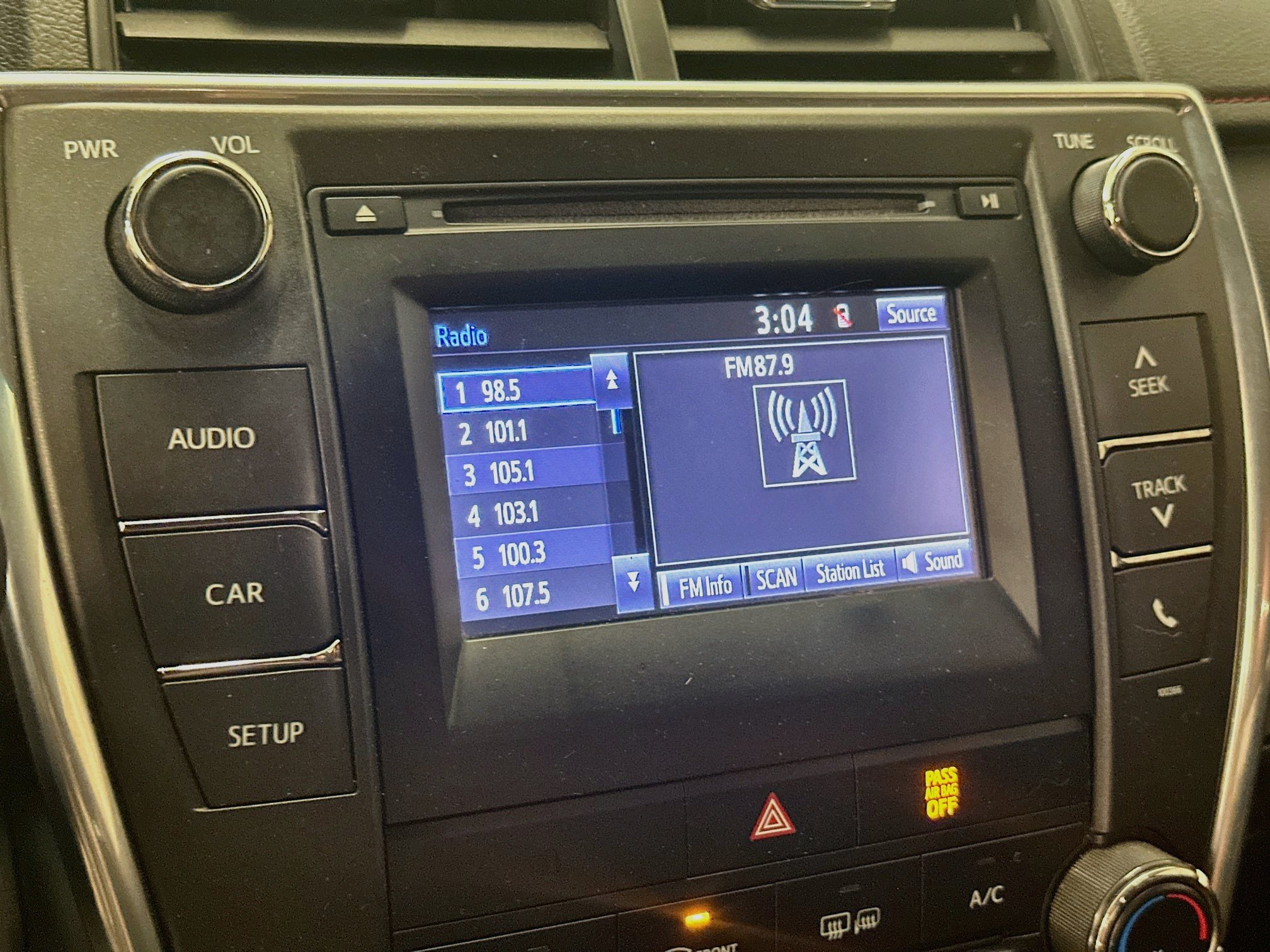 Used 2015 Toyota Camry SE FWD image 21