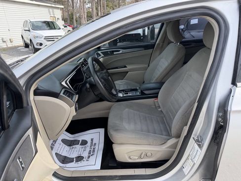 Used 2017 Ford Fusion SE image 12
