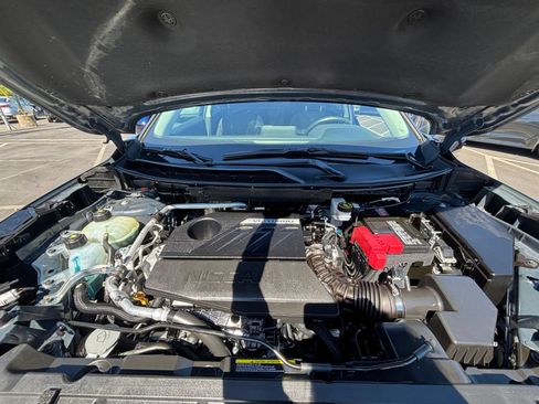 Used 2025 Nissan Rogue SV FWD image 34