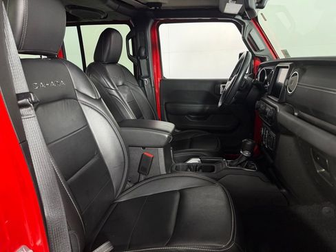 Used 2022 Jeep Wrangler Unlimited Sahara AWD/4WD image 33
