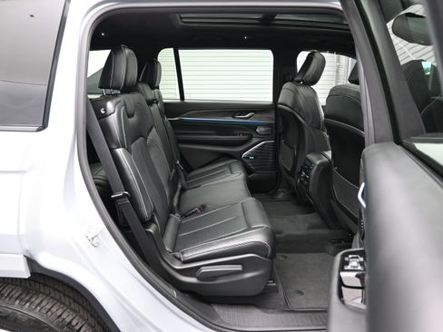 Used 2022 Jeep Grand Cherokee L Overland AWD/4WD image 12