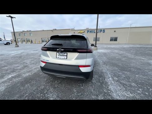 Used 2022 Chevrolet Bolt EUV Premier w/ Sun & Sound Package image 7