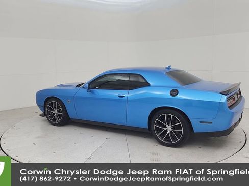 Used 2016 Dodge Challenger R/T Scat Pack w/ Leather Interior Group RWD image 10