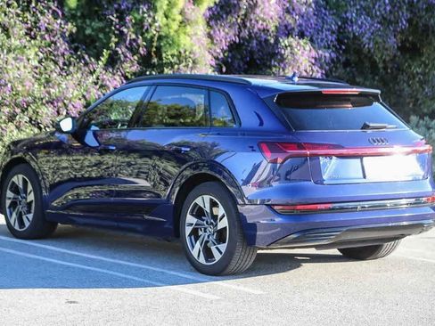 Used 2022 Audi e-tron Premium w/ Convenience Plus Package image 6