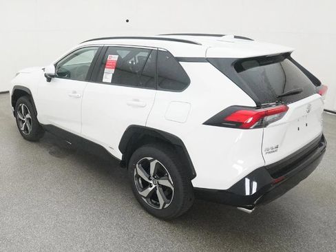 New 2025 Toyota RAV4 SE image 13
