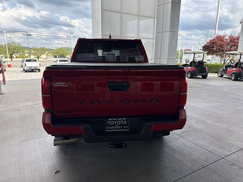 Certified 2025 Toyota Tacoma TRD Off-Road AWD/4WD image 5