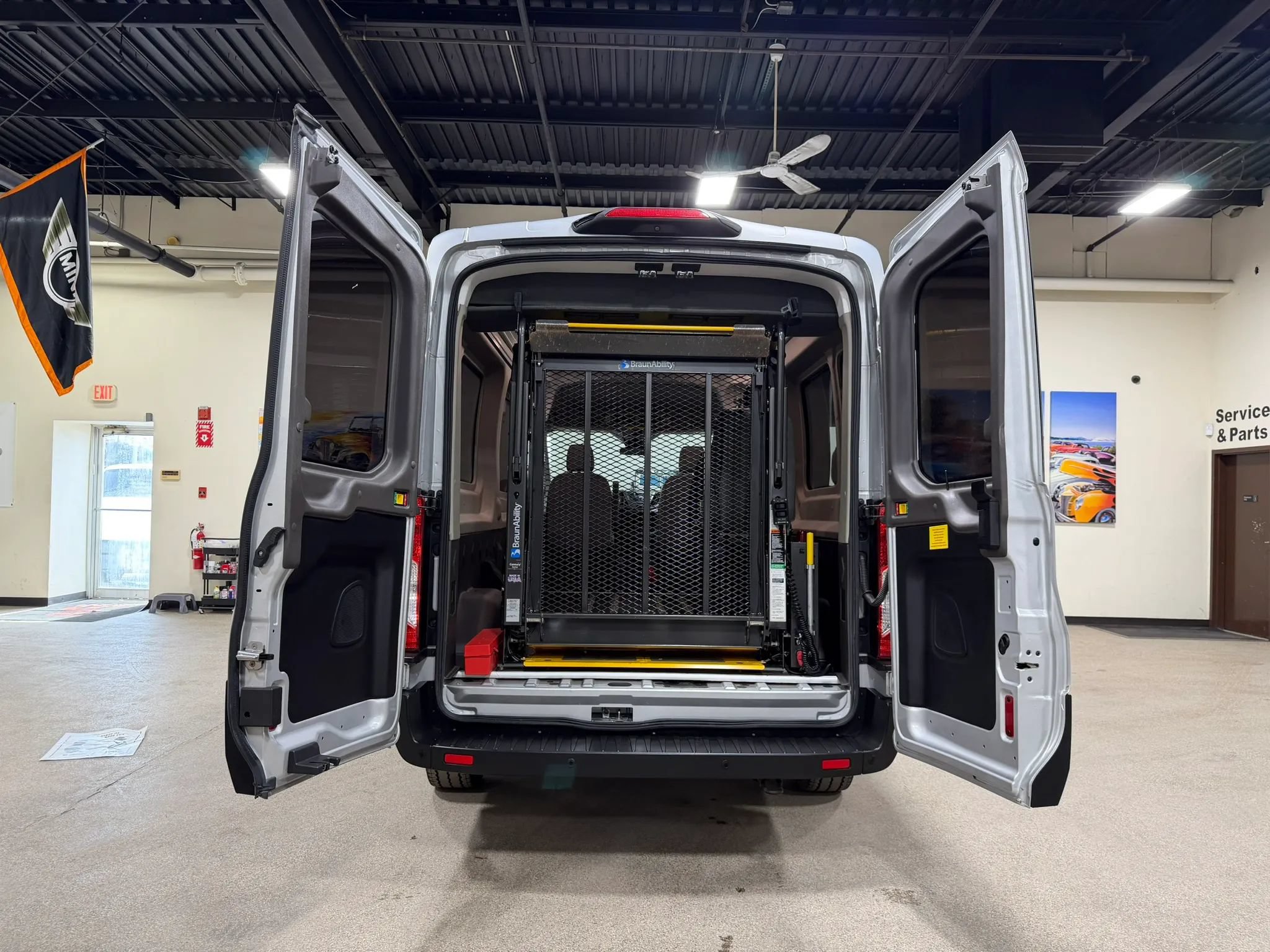 Used 2019 Ford Transit 250 148 Medium Roof RWD image 44