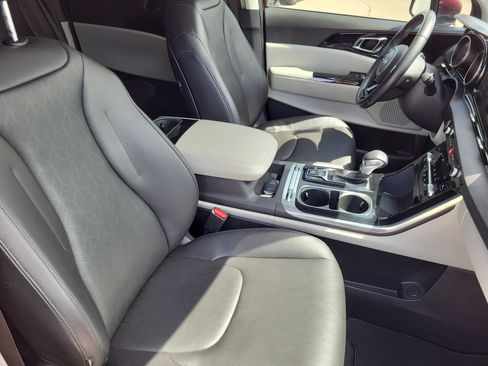 Used 2022 Kia Carnival SX FWD image 9