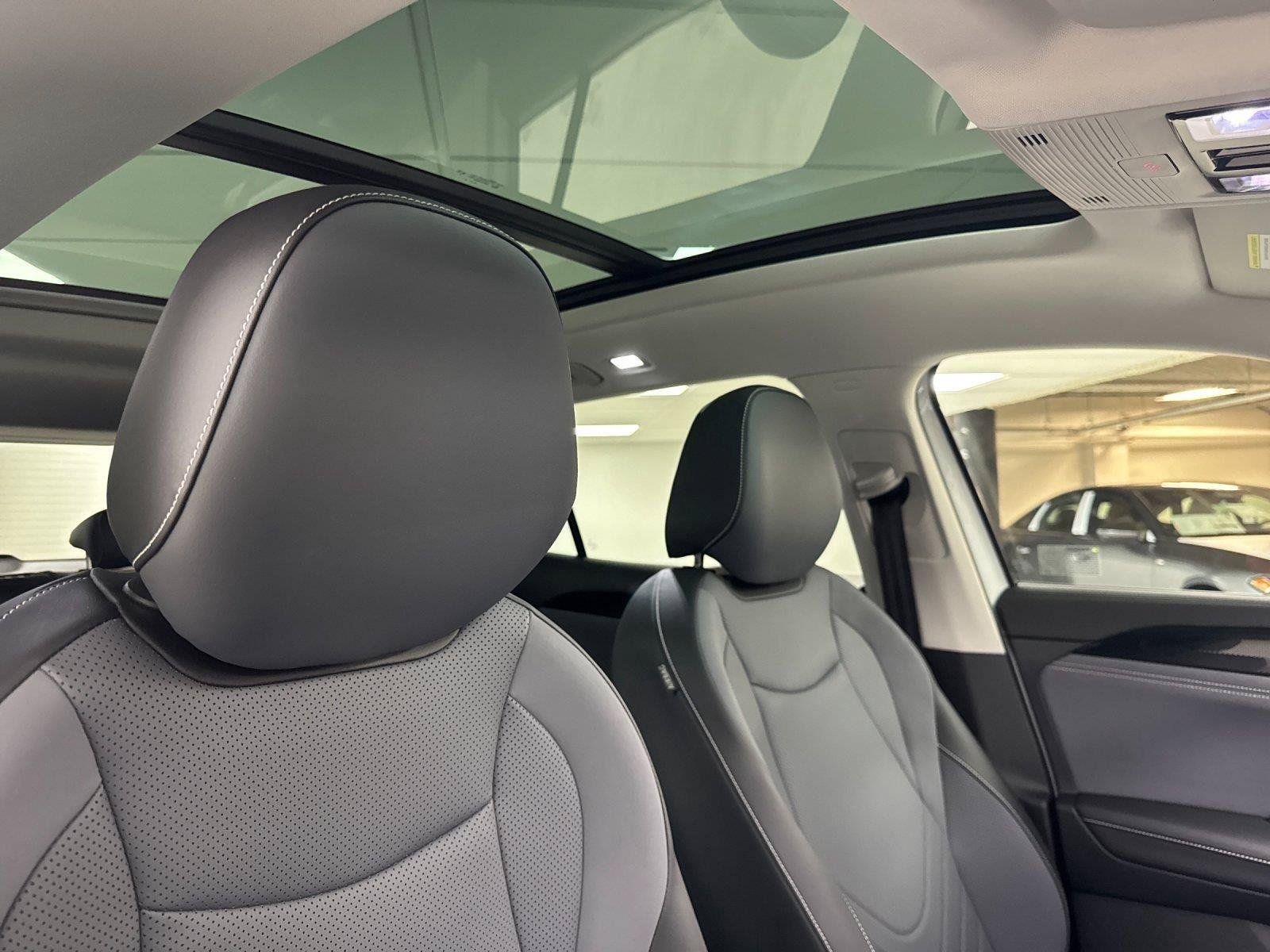 Used 2026 Volkswagen Tiguan SE w/ Panoramic Sunroof Package FWD image 16