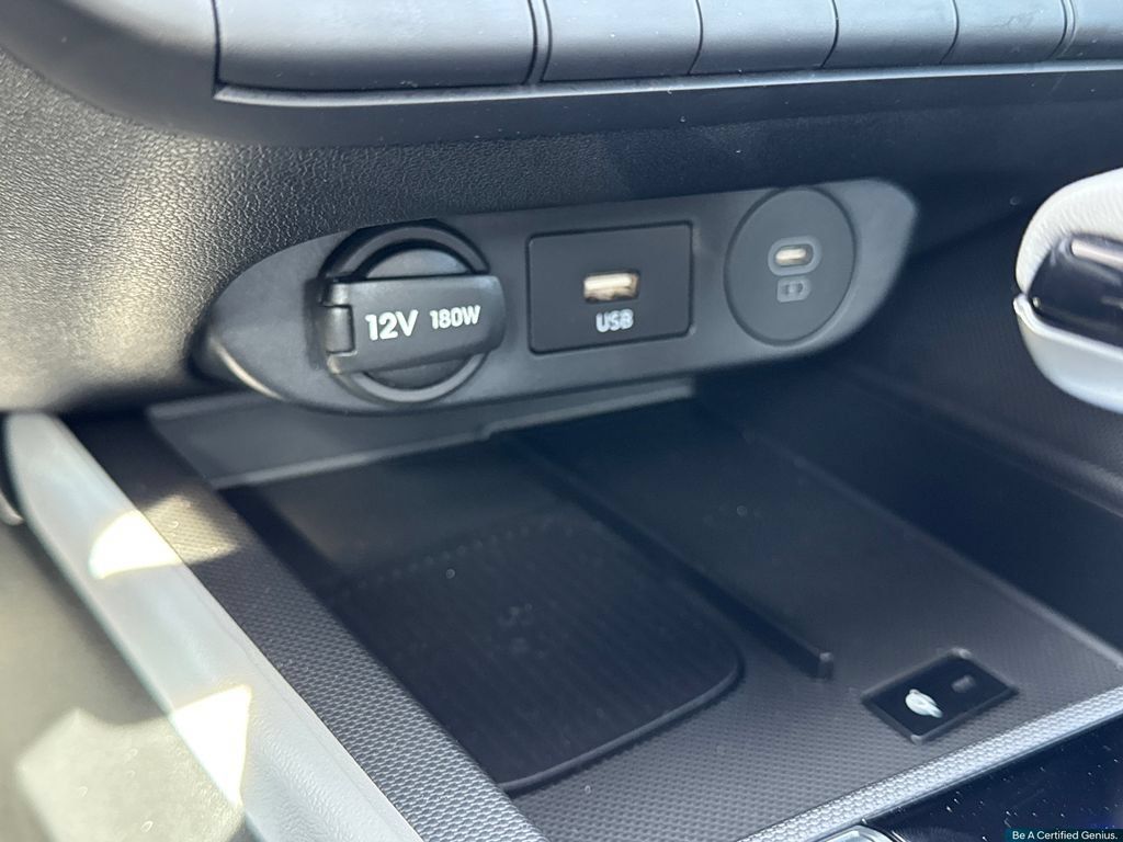 Certified 2026 Hyundai Elantra Limited FWD image 33
