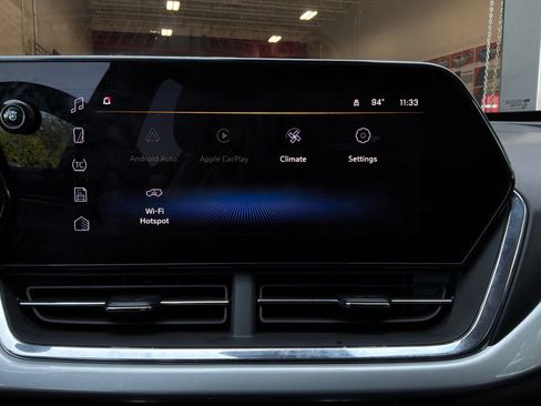 Used 2025 Chevrolet Trax LT FWD image 26