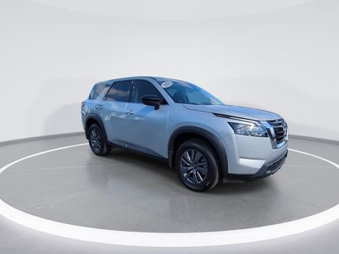Used 2025 Nissan Pathfinder S FWD image 2