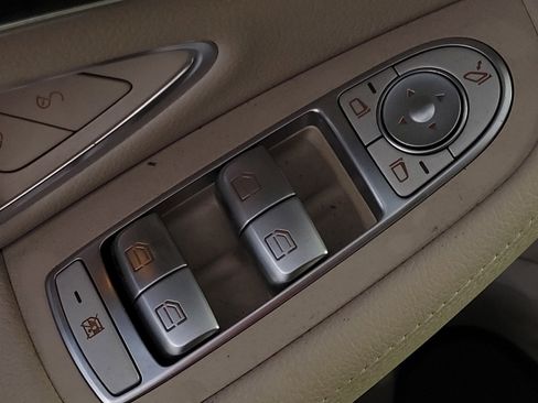 Used 2018 Mercedes-Benz C 300 4MATIC Sedan w/ Premium Package image 27