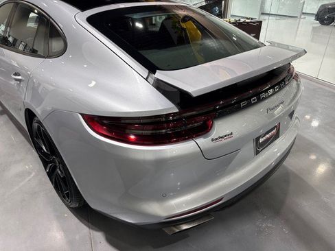 Used 2018 Porsche Panamera RWD image 44