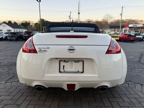 Used 2017 Nissan 370Z Touring Sport image 10
