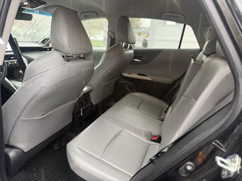 Certified 2023 Toyota Venza XLE image 16