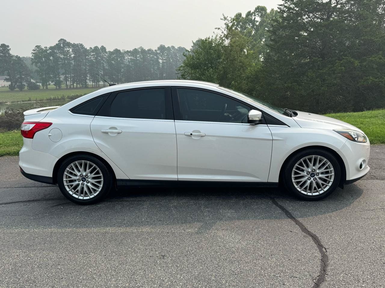 Used 2014 Ford Focus Titanium FWD image 25